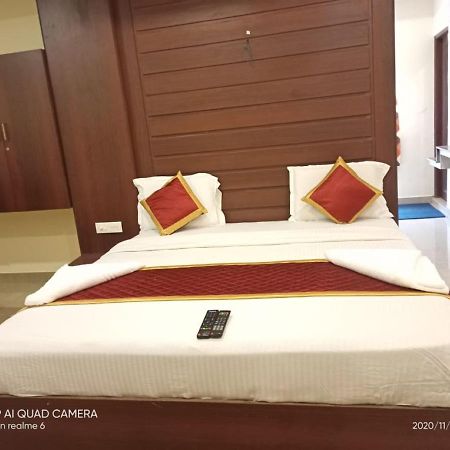 Meridian Castle Hotel Pondicherry Esterno foto