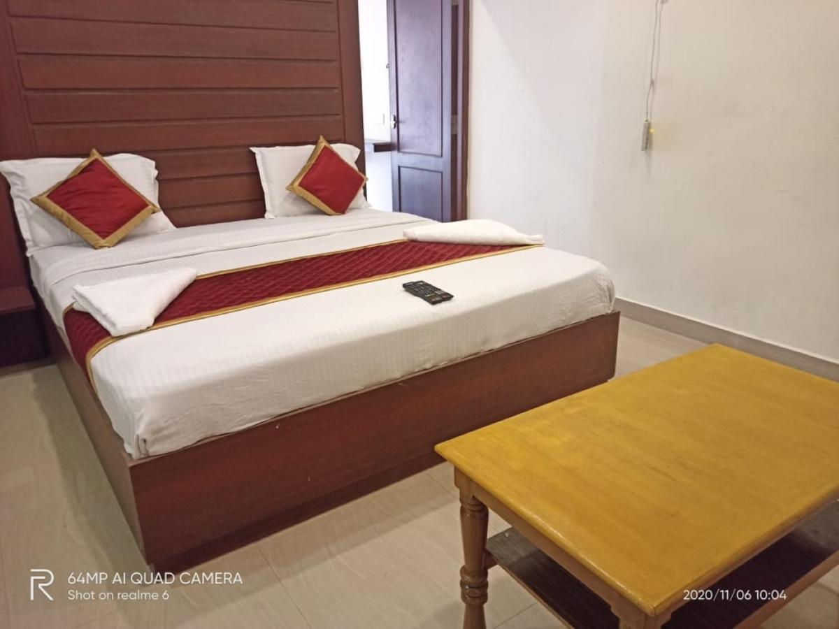 Meridian Castle Hotel Pondicherry Esterno foto