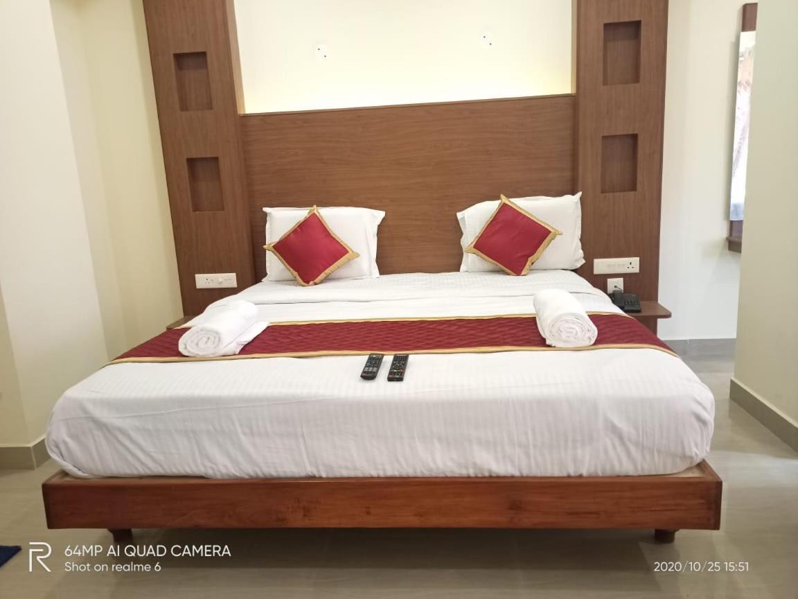 Meridian Castle Hotel Pondicherry Esterno foto