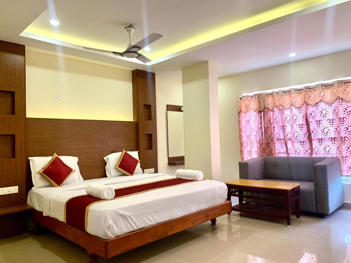Meridian Castle Hotel Pondicherry Esterno foto